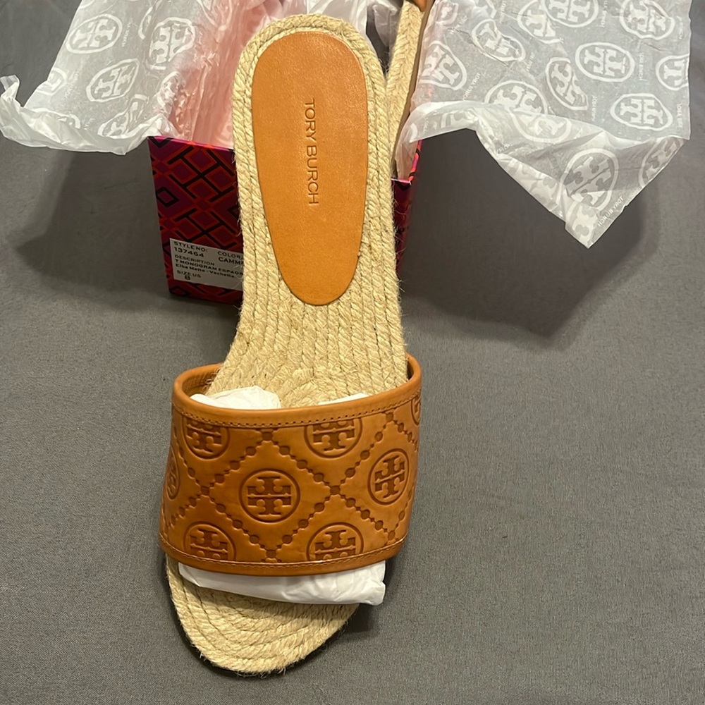 Brand new- NEVER Worn Tory Burch sandals